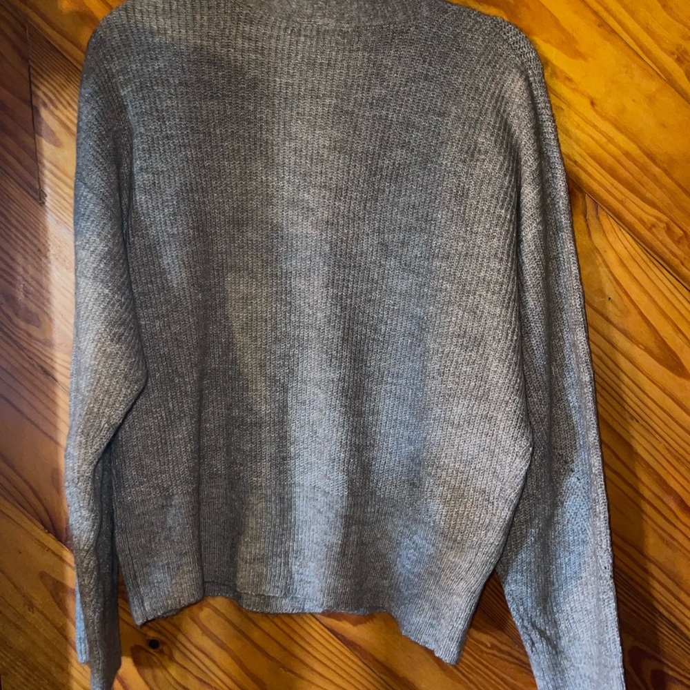 max studio sweater - Picture 2 of 3